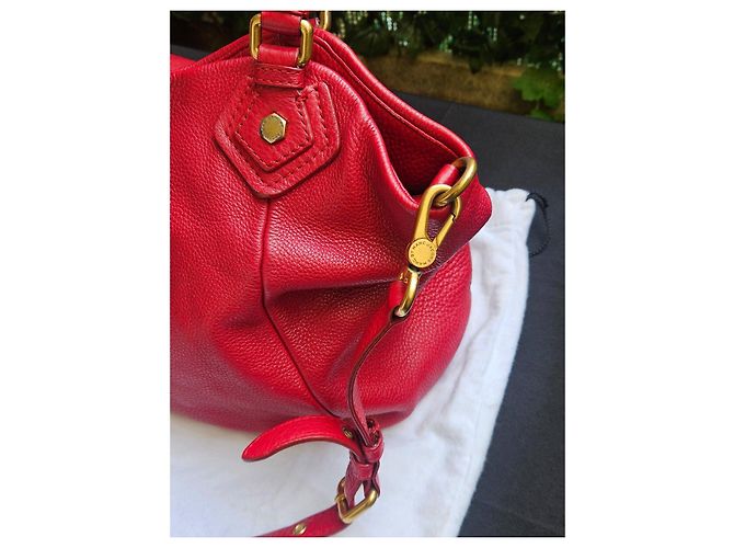 Marc by Marc Jacobs Sac Marc Jacobs en cuir grainé rouge - Excellent état ! - vue 4