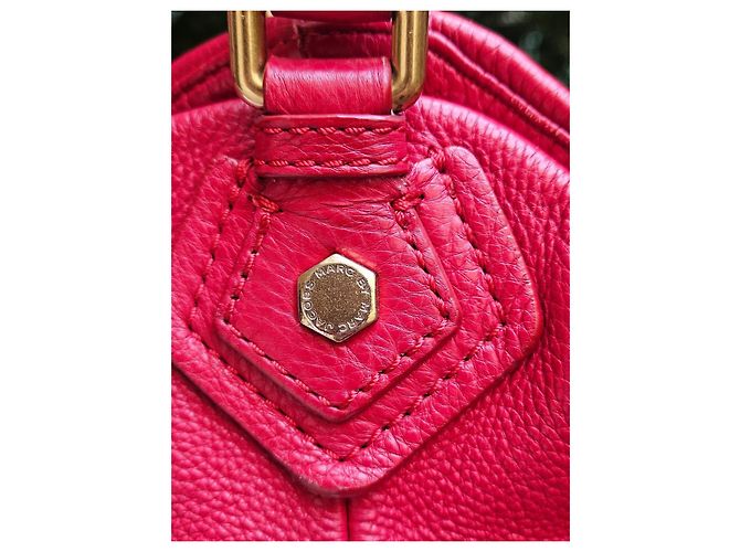 Marc by Marc Jacobs Sac Marc Jacobs en cuir grainé rouge - Excellent état ! - vue 5