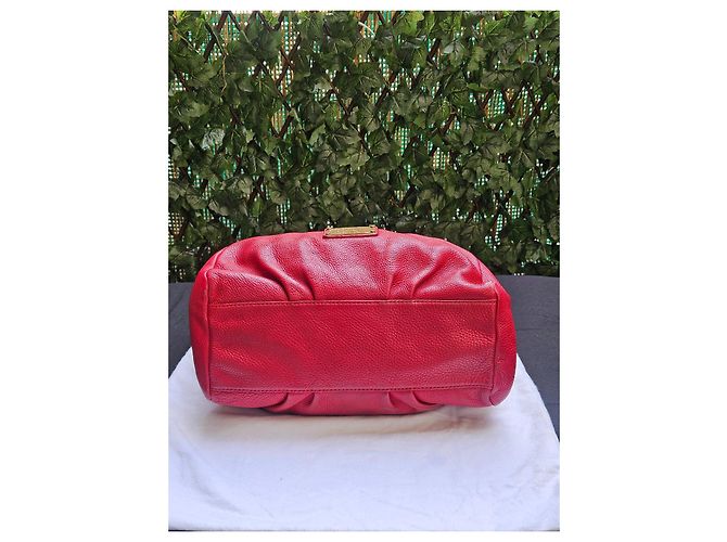 Marc by Marc Jacobs Sac Marc Jacobs en cuir grainé rouge - Excellent état ! - vue 9