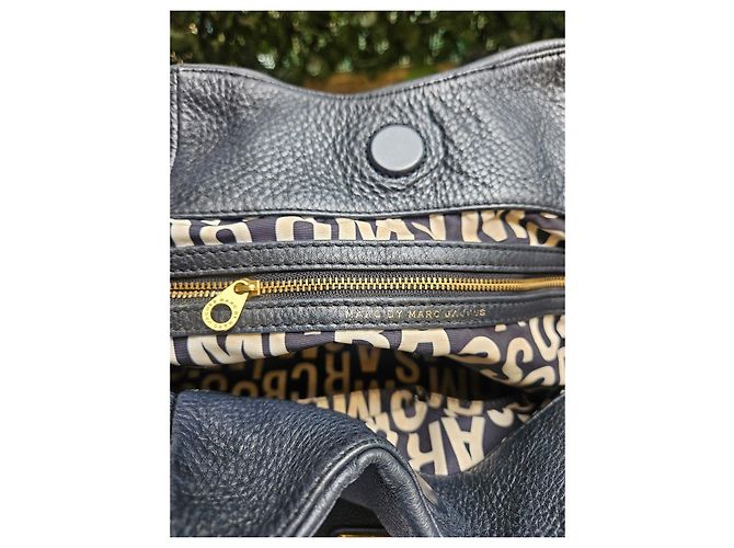 Marc by Marc Jacobs Sac Marc Jacobs - Modèle Francesca, en grainé cuir noir. Excellent état - vue 13
