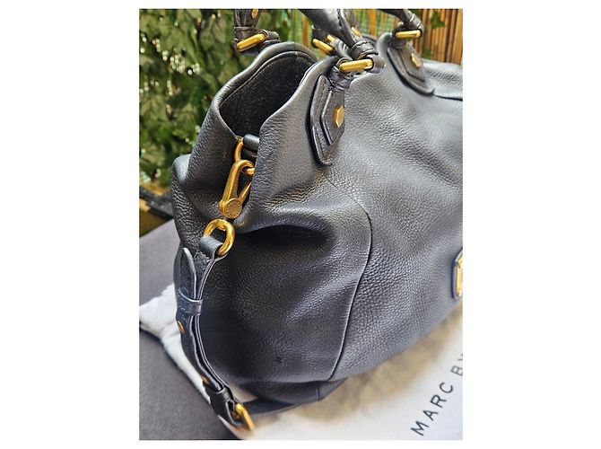 Marc by Marc Jacobs Sac Marc Jacobs - Modèle Francesca, en grainé cuir noir. Excellent état - vue 3