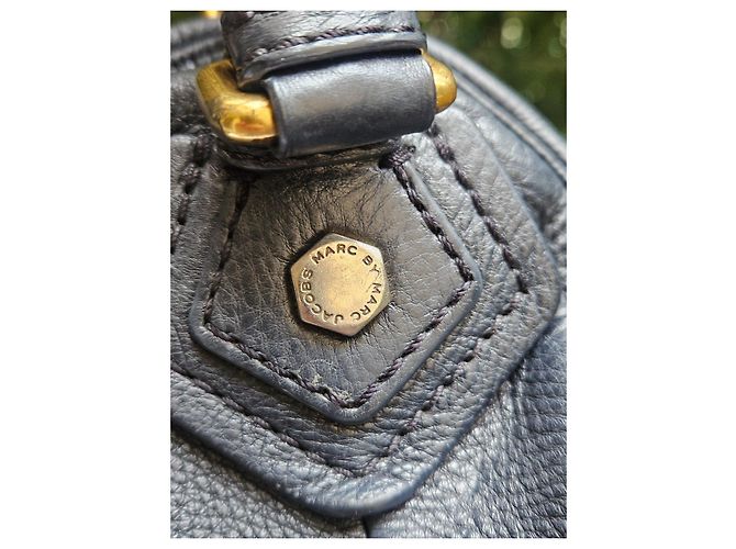 Marc by Marc Jacobs Sac Marc Jacobs - Modèle Francesca, en grainé cuir noir. Excellent état - vue 6