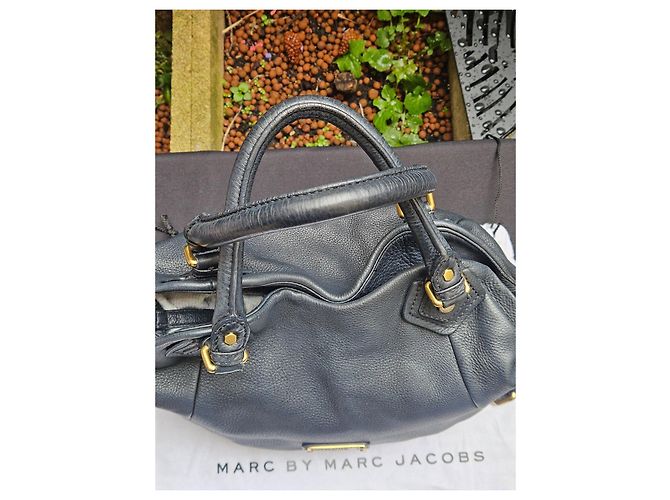 Marc by Marc Jacobs Sac Marc Jacobs - Modèle Francesca, en grainé cuir noir. Excellent état - vue 7