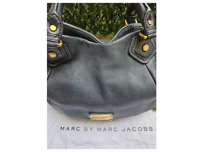 Marc by Marc Jacobs Sac Marc Jacobs - Modèle Francesca, en grainé cuir noir. Excellent état - vue 8