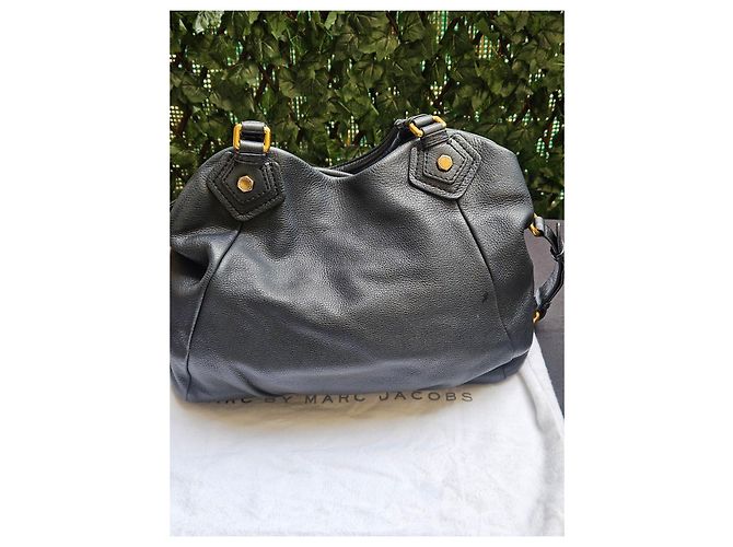 Marc by Marc Jacobs Sac Marc Jacobs - Modèle Francesca, en grainé cuir noir. Excellent état - vue 9