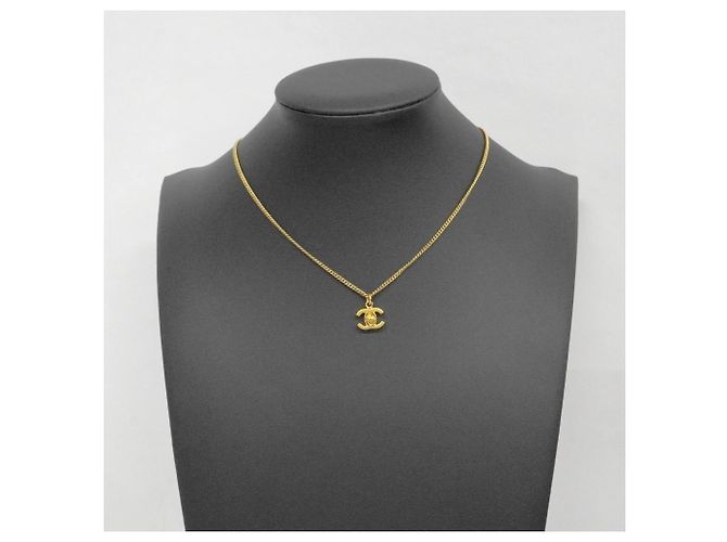 Timeless Collar Turnlock de Chanel Dorado - vista 6