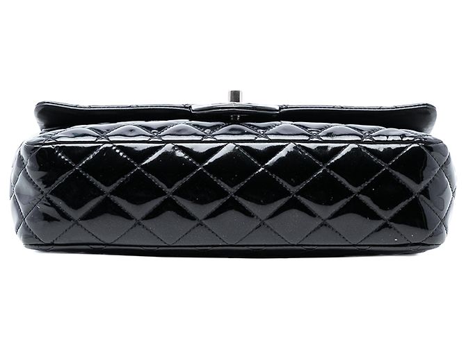 Chanel Nero Medio Classico in Pelle Verniciata Doppio Flap - vista 3