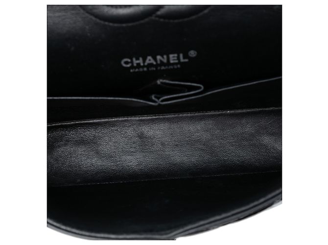 Chanel Nero Medio Classico in Pelle Verniciata Doppio Flap - vista 4