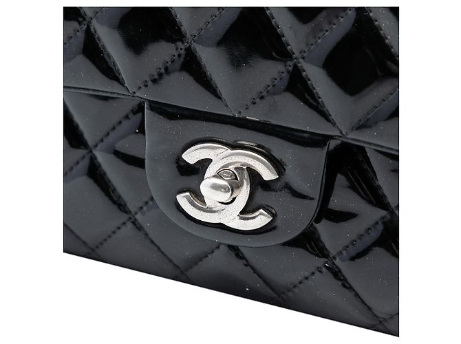 Chanel Nero Medio Classico in Pelle Verniciata Doppio Flap - vista 5