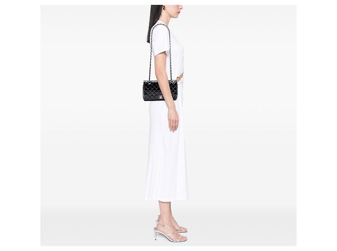 Chanel Nero Medio Classico in Pelle Verniciata Doppio Flap - vista 7