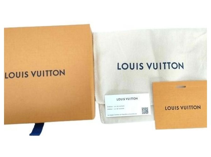 Louis Vuitton Bi-fold Wallet in Black Aerogram Leather - view 10