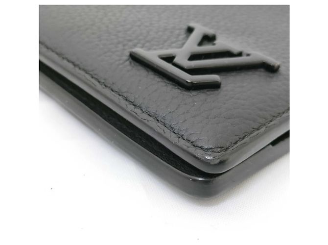 Louis Vuitton Bi-fold Wallet in Black Aerogram Leather - view 4