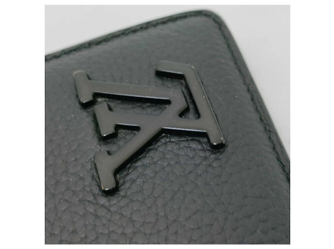 Louis Vuitton Bi-fold Wallet in Black Aerogram Leather - view 5