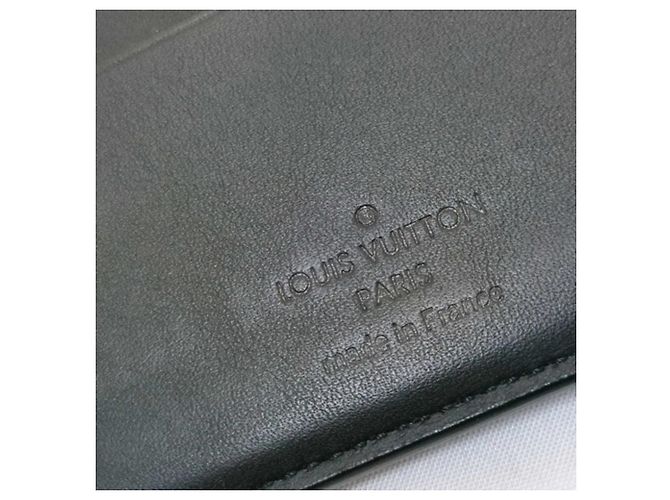 Louis Vuitton Bi-fold Wallet in Black Aerogram Leather - view 9