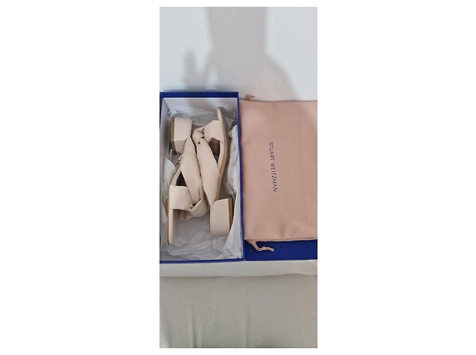Sandali Stuart Weitzman in pelle beige - vista 3