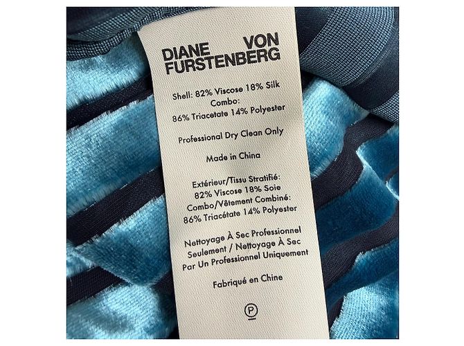 Diane Von Furstenberg Crossover-Bluse aus blauer Samt - Ansicht 5