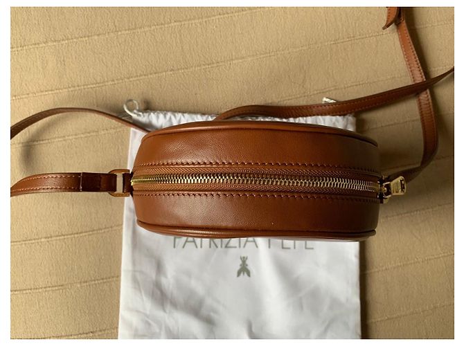 Borsa a tracolla rotonda in pelle marrone Patrizia Pepe - vista 3