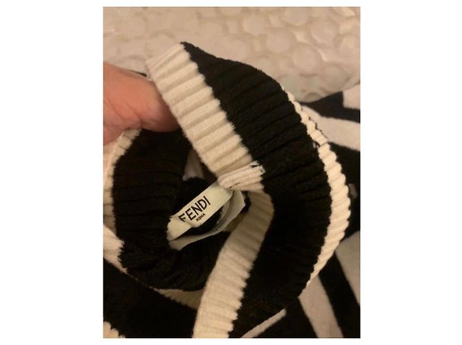 PONCHO PULL CAPA FENDI TAMAÑO ÚNICO NUEVO Negro - vista 2