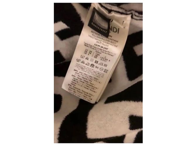 PONCHO PULL CAPA FENDI TAMAÑO ÚNICO NUEVO Negro - vista 5