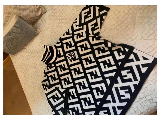 PONCHO PULL CAPA FENDI TAMAÑO ÚNICO NUEVO Negro - vista 6
