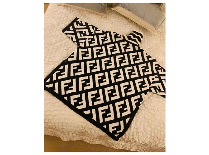 PONCHO PULL CAPA FENDI TAMAÑO ÚNICO NUEVO Negro - vista 7
