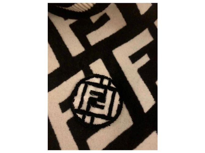 PONCHO PULL CAPA FENDI TAMAÑO ÚNICO NUEVO Negro - vista 8