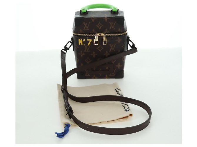 LOUIS VUITTON Sac à bandoulière Monogram Vertical Box Trunk M59664 LV Auth ARZ543SAM Monogramme - vue 12