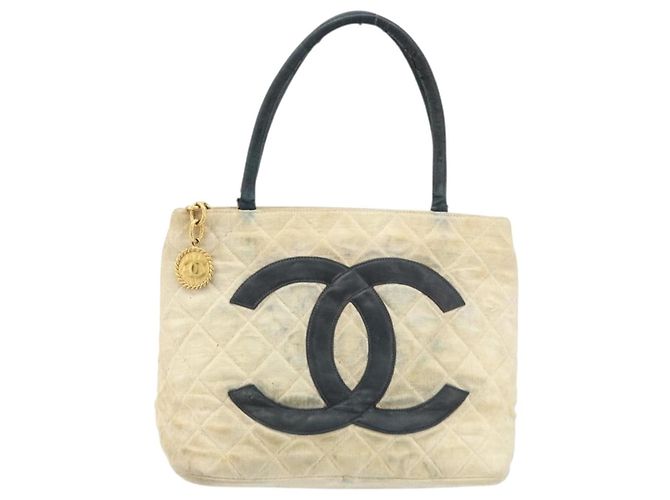 Borsa tote standard CHANEL in tela beige con CC dorato Auth BSZ077 D'oro - vista 13