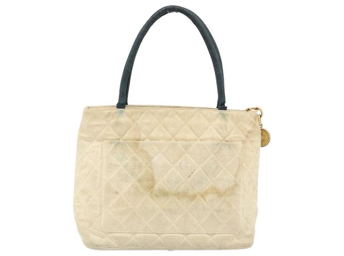 Borsa tote standard CHANEL in tela beige con CC dorato Auth BSZ077 D'oro - vista 2
