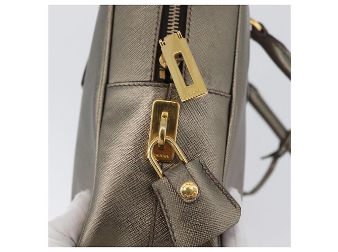 Saffiano PRADA Borsa a mano in pelle Safiano oro Auth am11051A D'oro - vista 17