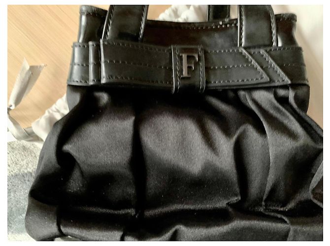Gianfranco Ferré Borsa a mano nera in tessuto e pelle Nero - vista 2