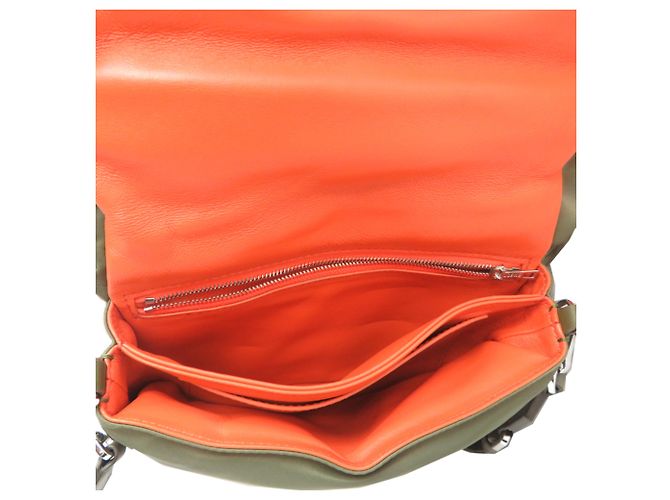Borsa a Spalla Goya Puffer di Loewe Verde Cachi - vista 5