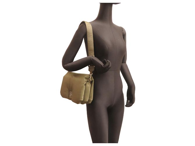 Borsa a Spalla Goya Puffer di Loewe Verde Cachi - vista 7