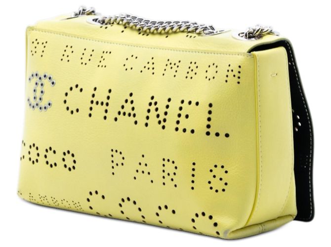 Chanel Flap in Pelle di Vitello Gialla Perforata con Logo e Occhielli Giallo - vista 2