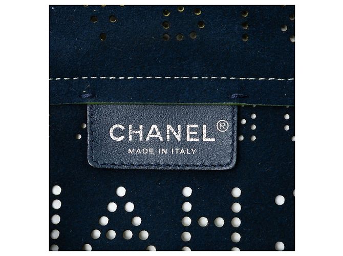 Chanel Flap in Pelle di Vitello Gialla Perforata con Logo e Occhielli Giallo - vista 6