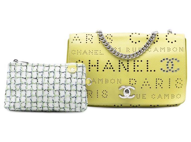 Chanel Flap in Pelle di Vitello Gialla Perforata con Logo e Occhielli Giallo - vista 8