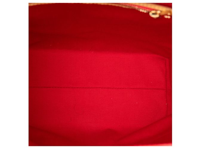 Louis Vuitton Borsa Reade MM in Vernis Monogram Rosso - vista 4