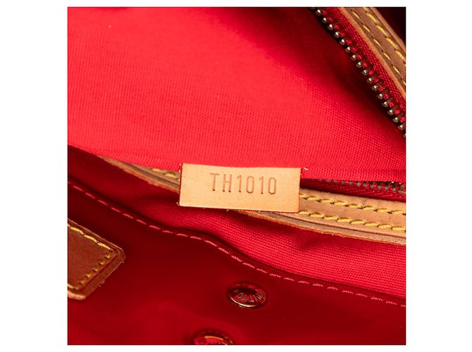 Louis Vuitton Borsa Reade MM in Vernis Monogram Rosso - vista 6
