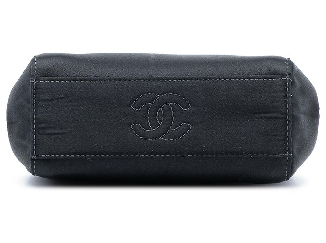Borsa da sera in satin nero Camelia di Chanel - vista 3