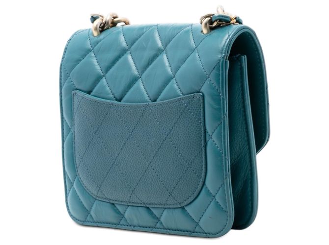 Chanel Mini Azul em Couro Matelassado de Bezerro e Corrente de Caviar - vista 2