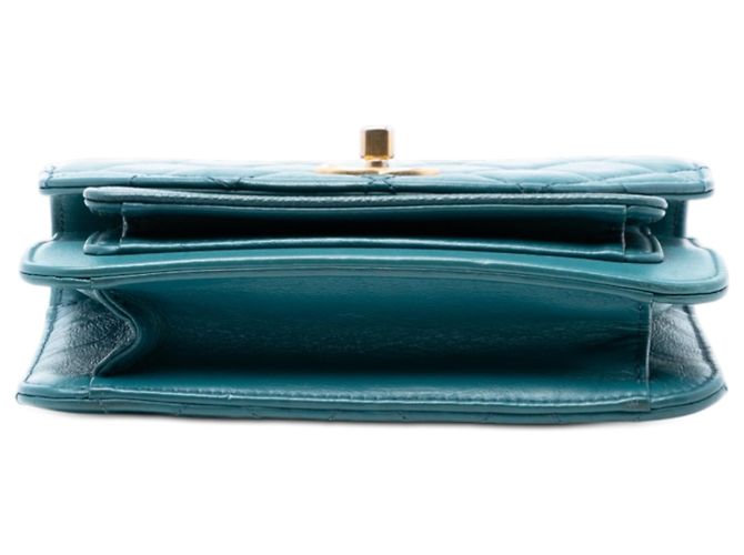 Chanel Mini Azul em Couro Matelassado de Bezerro e Corrente de Caviar - vista 3