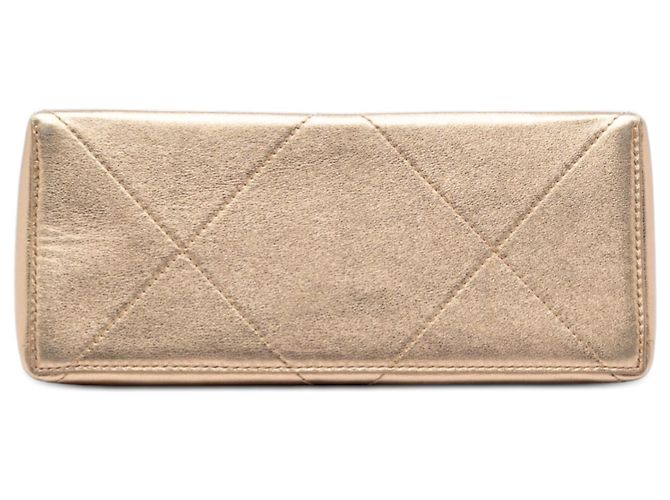 Borsa piccola Chanel in pelle di vitello dorata con chiusura a bacio D'oro - vista 3
