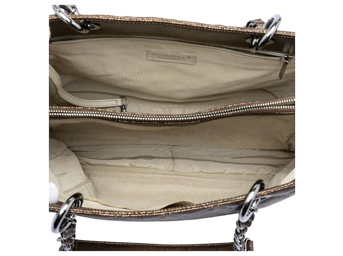 Chanel Große Einkaufstasche aus braunem Metallic-Caviar Bronze - Ansicht 4