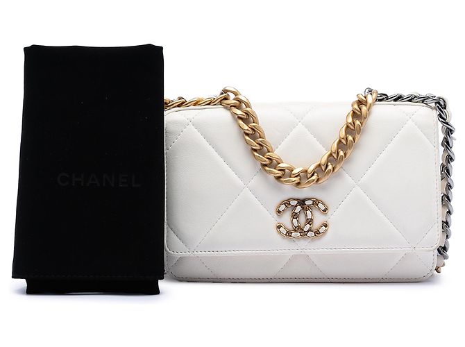 Wallet On Chain Cartera con Cadena 19 de Cuir de Cordero Blanco de Chanel - vista 8
