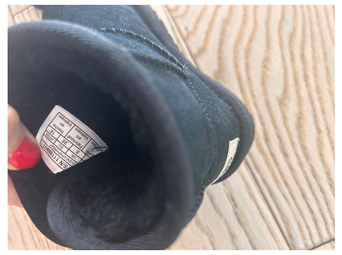 Ugg Classic Stiefel aus schwarzem Lammfell Kinder Größe 26 - Ansicht 3