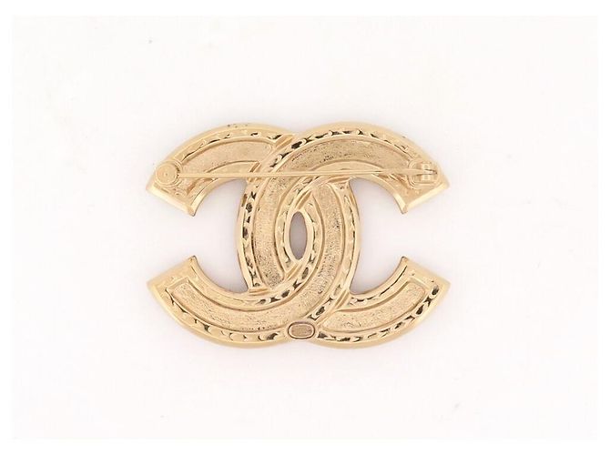 NUOVO BROCCHE CHANEL LOGO CC QUILTATO IN METALLO DORATO E STRASS D'oro - vista 2