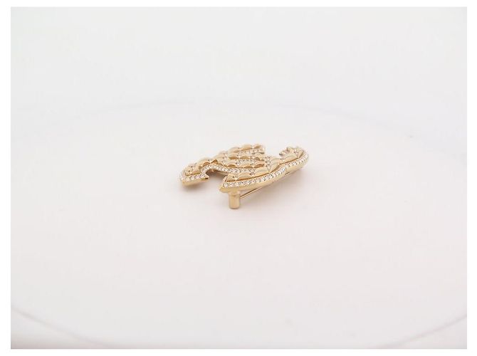 NUOVO BROCCHE CHANEL LOGO CC QUILTATO IN METALLO DORATO E STRASS D'oro - vista 3