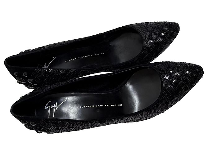 Décolleté a punta tonda in suede nero con paillettes Giuseppe Zanotti - vista 5