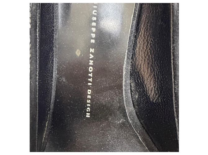 Décolleté a punta tonda in suede nero con paillettes Giuseppe Zanotti - vista 6
