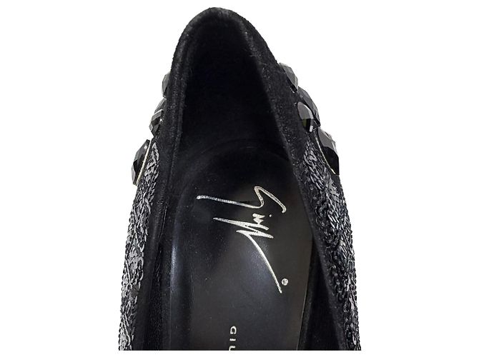 Décolleté a punta tonda in suede nero con paillettes Giuseppe Zanotti - vista 7